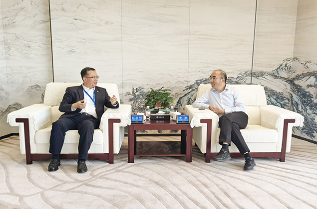 Zhao Qiming meets with Li Wei